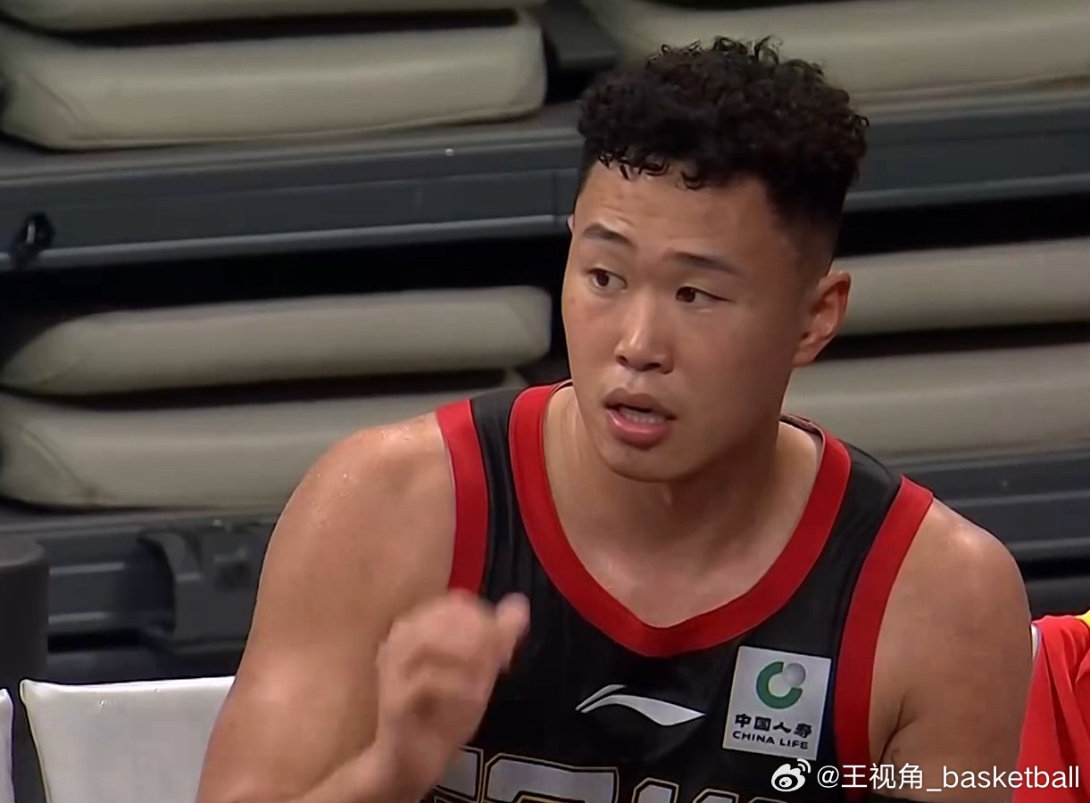 深圳男篮战胜江苏男篮，贺希宁上场33分钟15投13中，三分球6中5，得到31分统