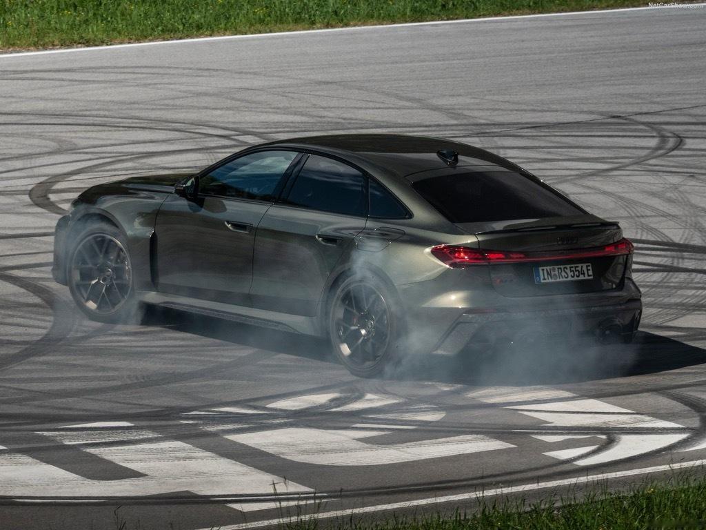 全新奥迪RS 5融入了后桥电机2.9T V6➕130kw电机➕预载式Quattr