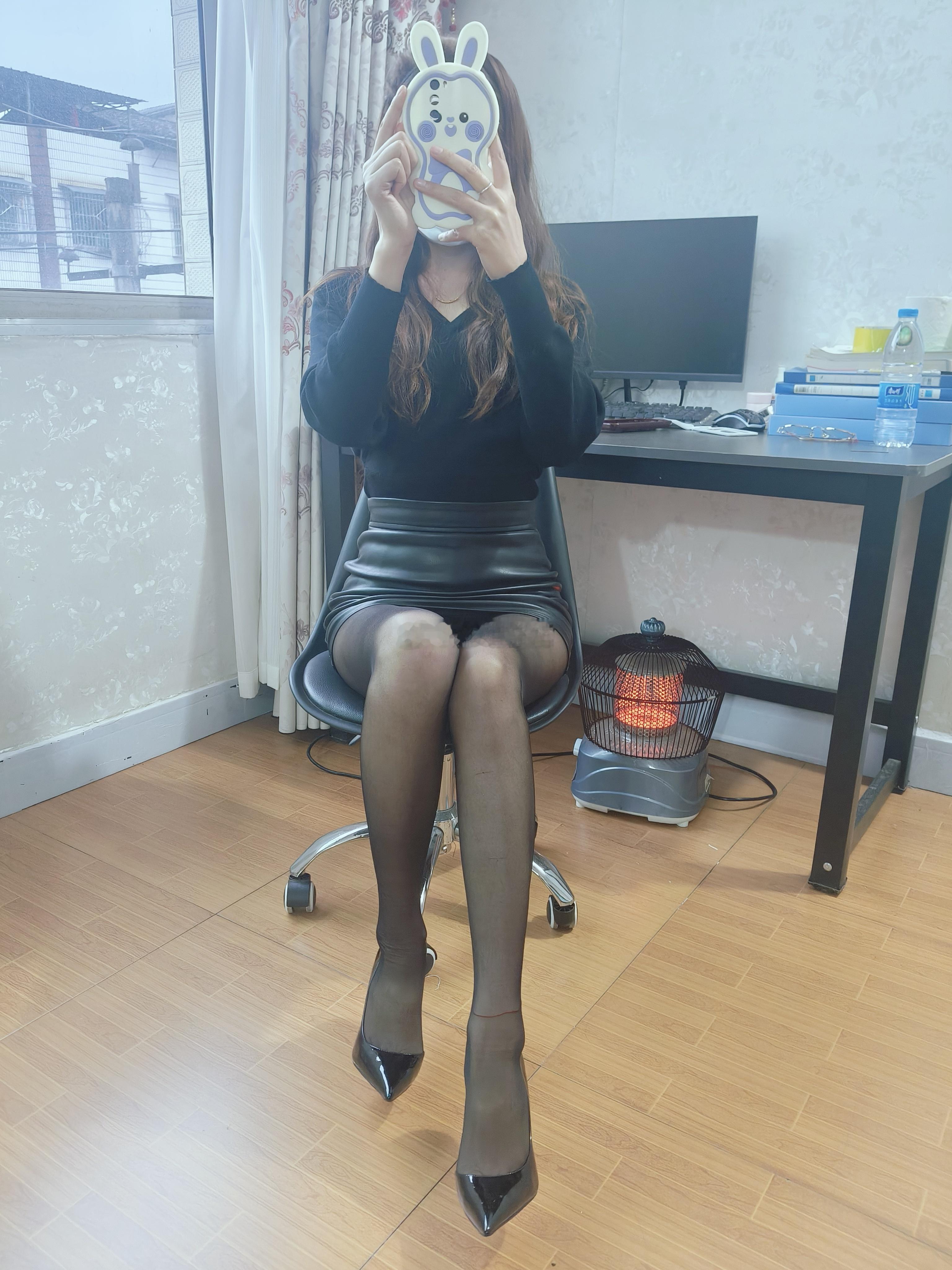 喜欢你的职场女同事吗? 