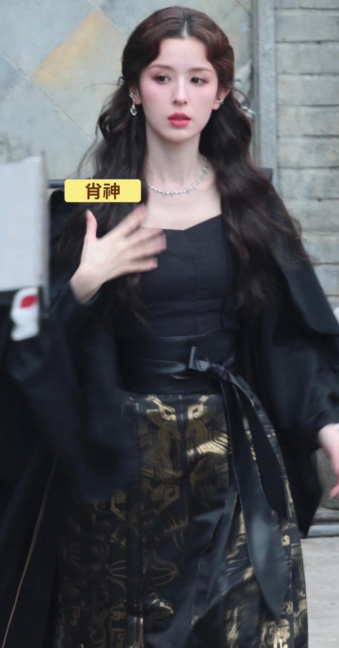 鞠婧祎和哈妮克孜顶峰相见了哇塞 期待这个万花世界呀哈妮和鞠婧祎也是终于联动啦 