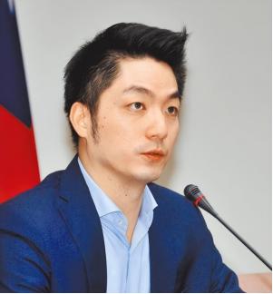 台北市市长蒋万安曾宣称，如果大陆继续在台海进行军机绕台和军演的话，他就要对双城论