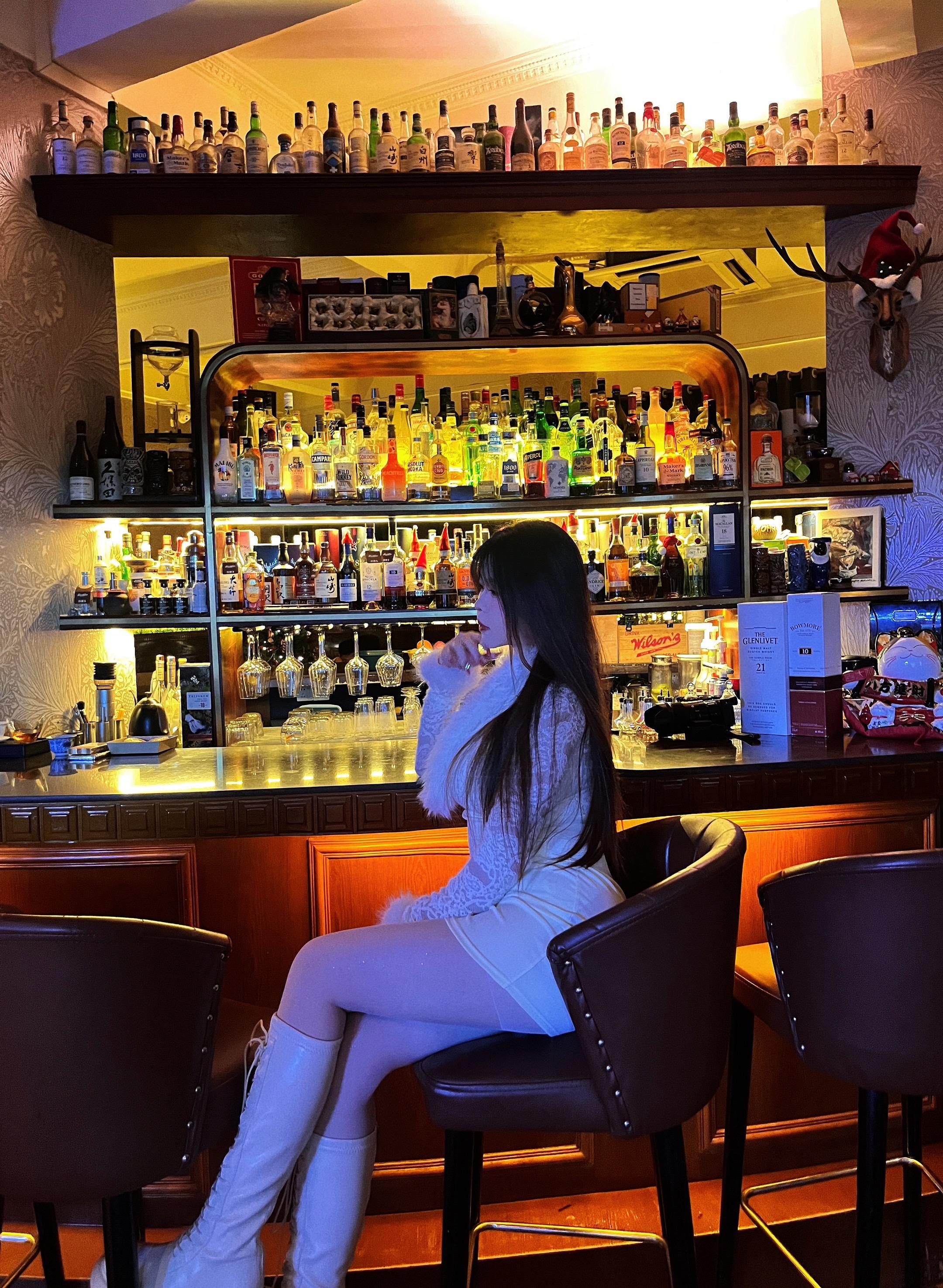 下次别说爱我了 我比较好色 黄色的周大福 银色的卡地亚 红色的人民币