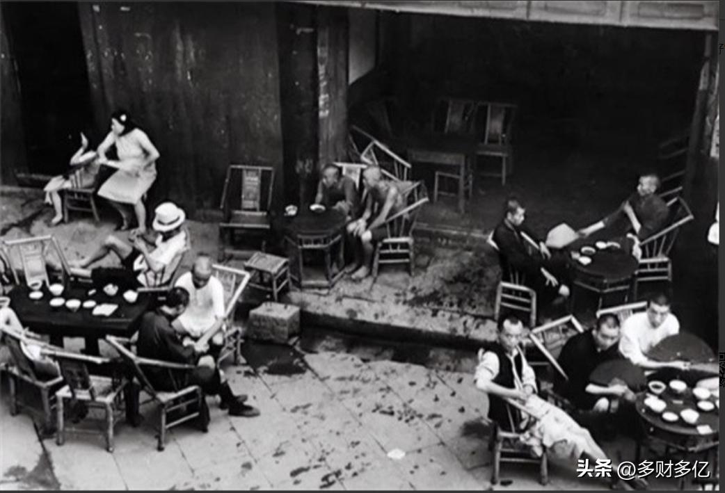 1940年茶楼惊魂一刻！军统美女一句话，地下党康乃尔死里逃生闯回延安
 
194