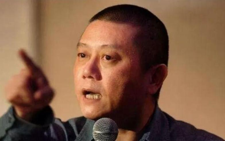 王朔就曾直言：台湾就是一个小岛，你打它干什么？只要把台湾海峡划成战区，台湾上空禁