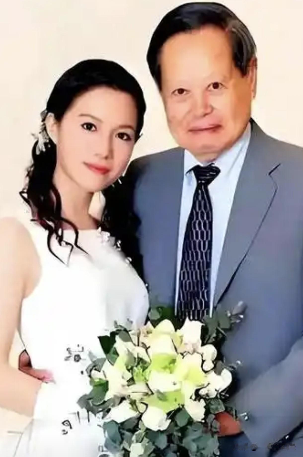 悼念传奇爱神杨振宁先生
              一周年
   [微风][微风