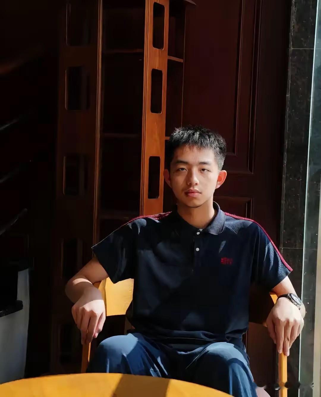 720万考生仅他满分？降维打击才是关键

别再一口一个天才了！
720万考生里，