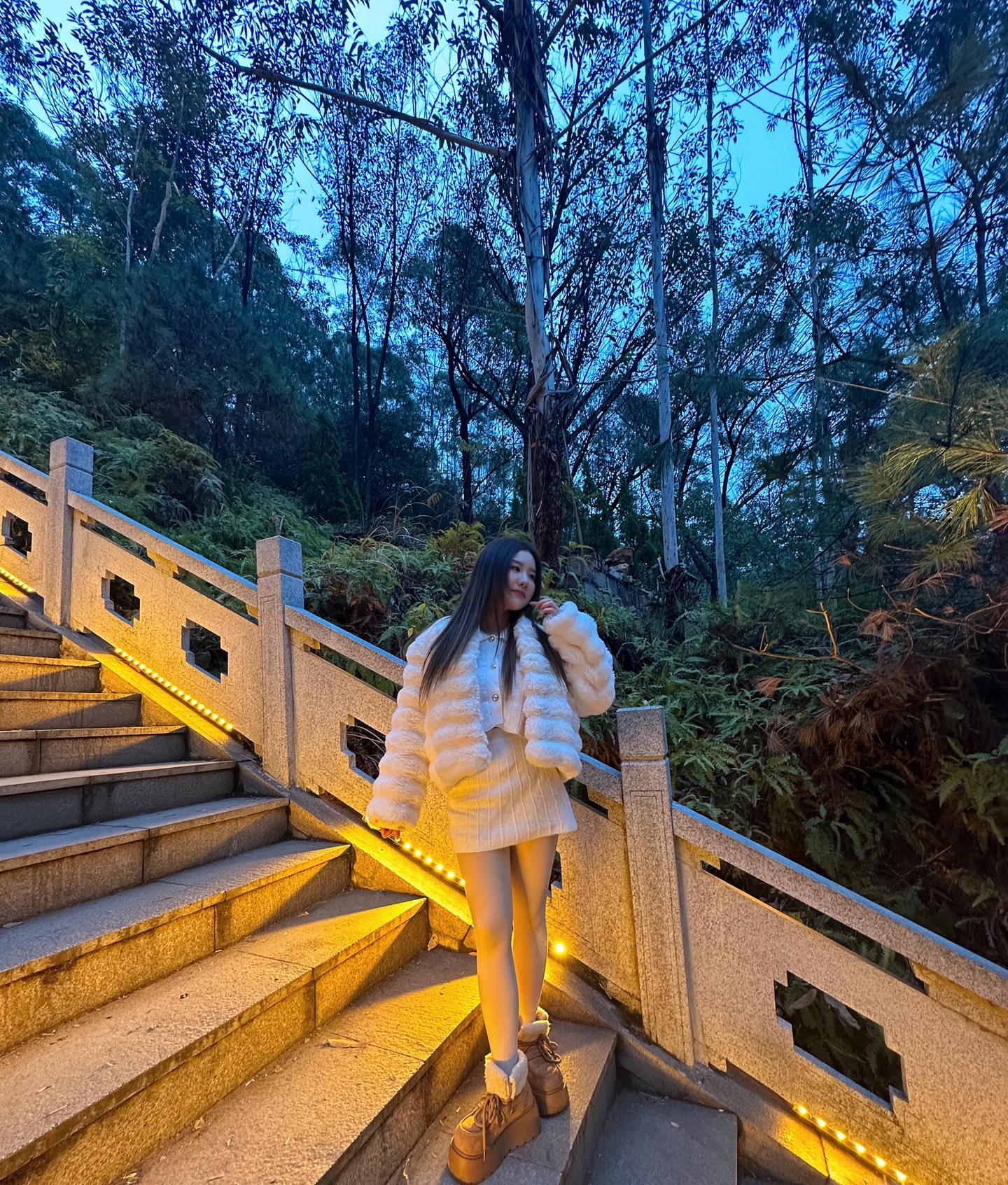 上玄学啦！爬完乐清这座山，成为这个富婆！现在的人都开始爱财了，我也不例...