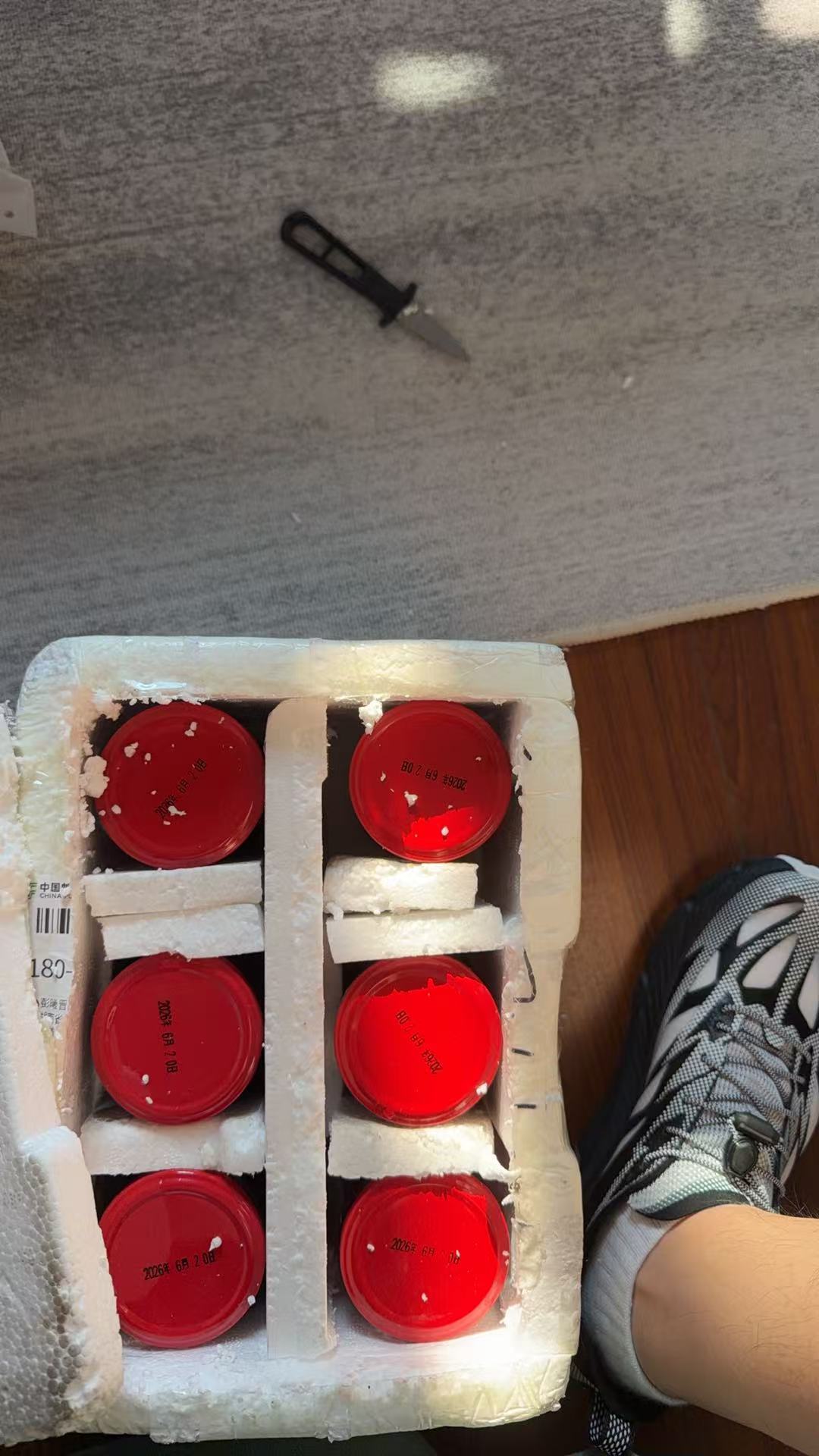 拆泡沫箱子就火大 