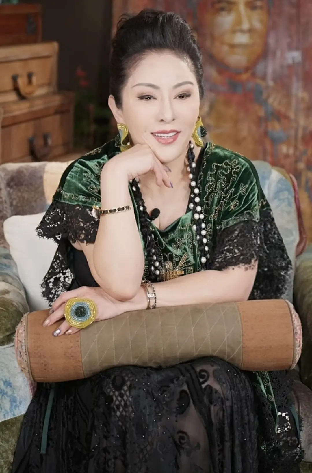 刷到网友发的对比图咋回事 每次看热巴出席活动都觉得状态挺好的为啥老能刷到这些很崩