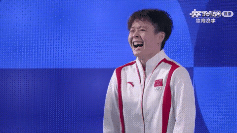 这才是奥运会应有的样子！
巴黎奥运会跳水女子3米跳极颁仪式，获得亚军的中国昌雅妮