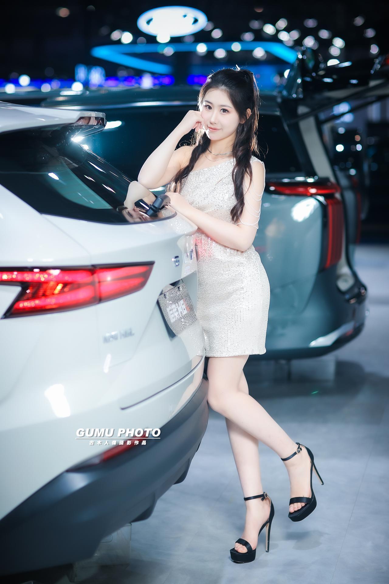 2025重庆汽车消费节长城展台模特小姐姐