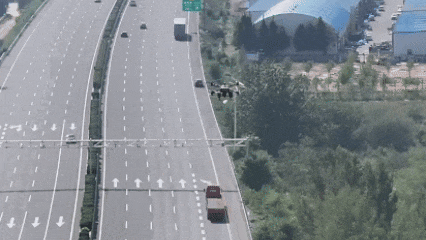 【交警高速路上教科书式发糖 ：高速交警10分钟救援低血糖司机】10月8日消息，据