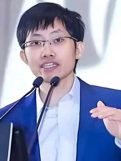 中美差距到底有多大？

梁文锋毫不避讳、一针见血地回答：“表面上中国AI与美国可