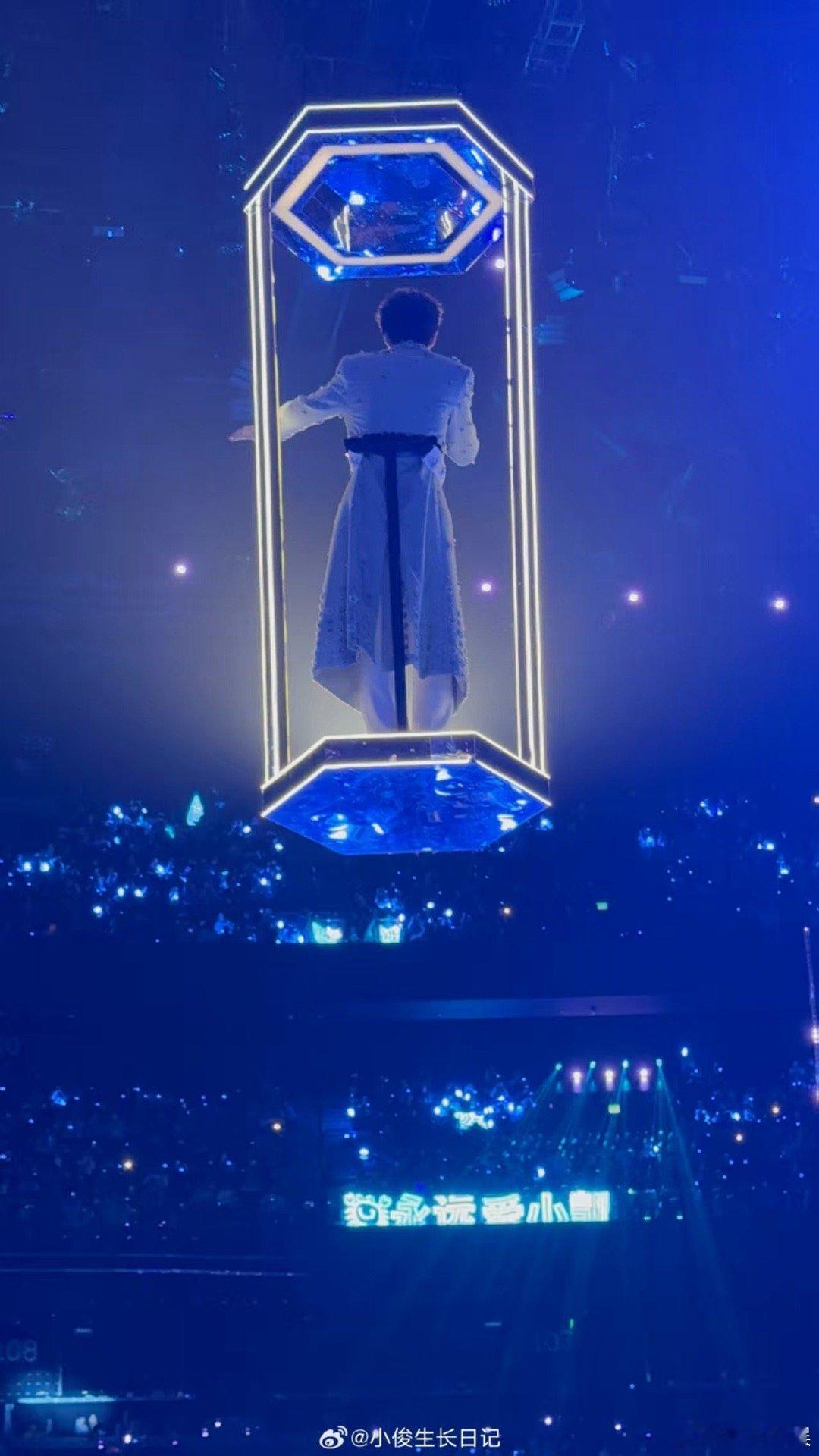 抒情歌是王俊凯的统治区王俊凯生长舞台大合唱王俊凯生长舞台大合唱，抒情歌是王俊凯的