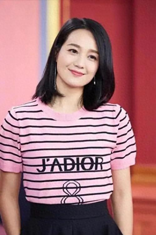 一张白纸上的签名，让朱丹赔光全部积蓄。法官说：你是法盲。1600万债务背后，是朋