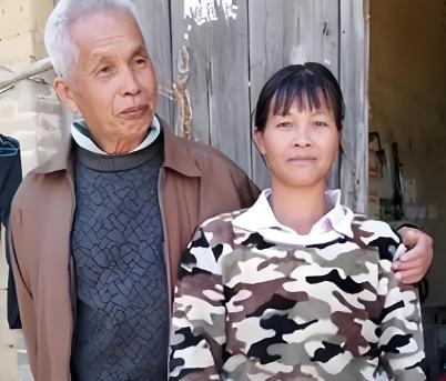 广西第一猛男！1994年，49岁的梁二把19岁女工友带回老家，俩人之后接连不断生