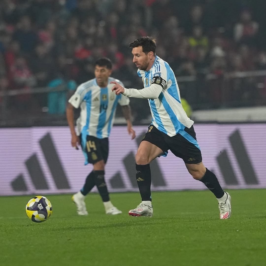 👑        梅西更新IG：   📲“Vamosss! 🇦🇷”凯文转