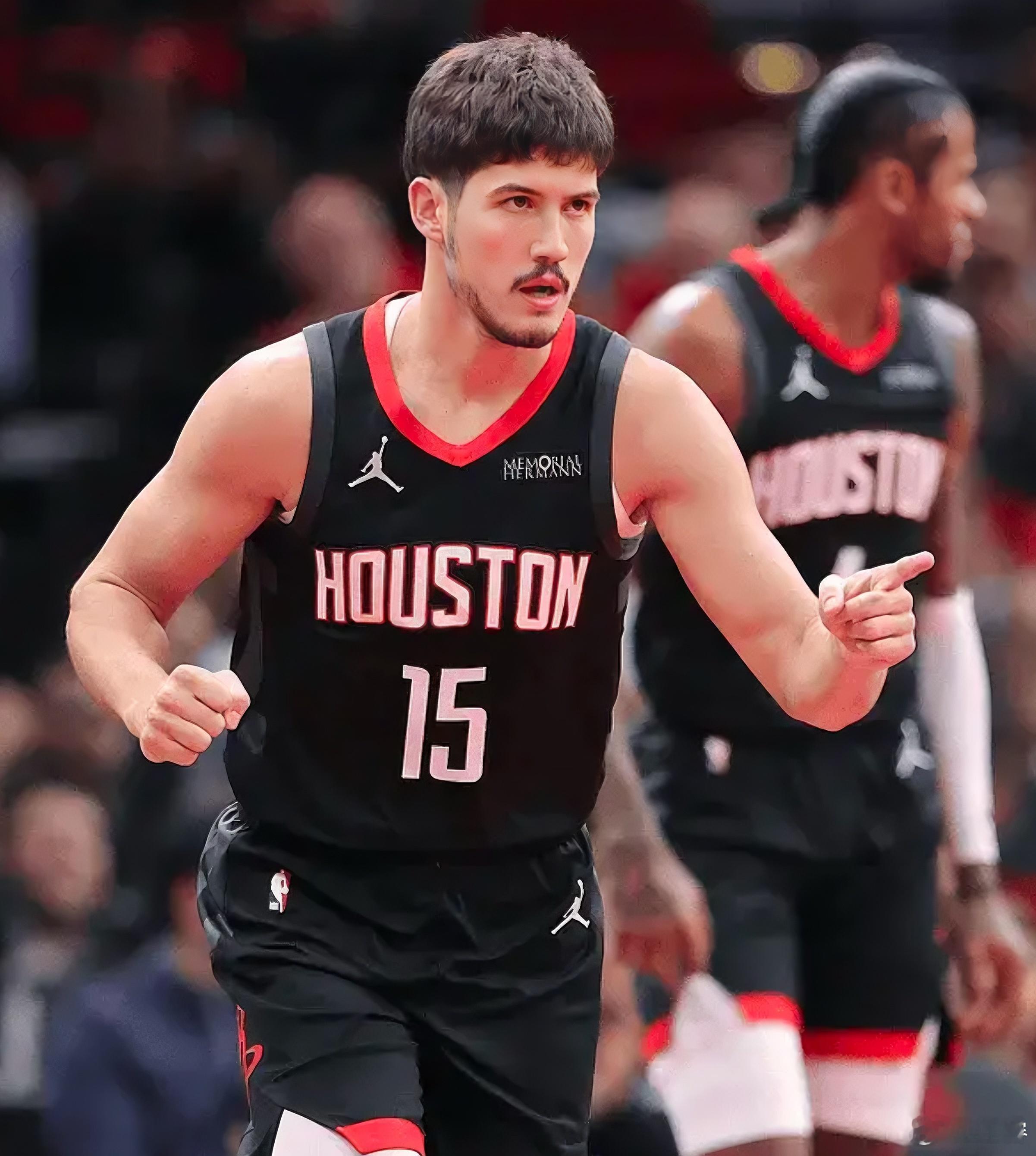 归根结底谢泼德是球权型打法球员，于是这型球员在教练眼里就是“今晚有篮皆大欢喜，今