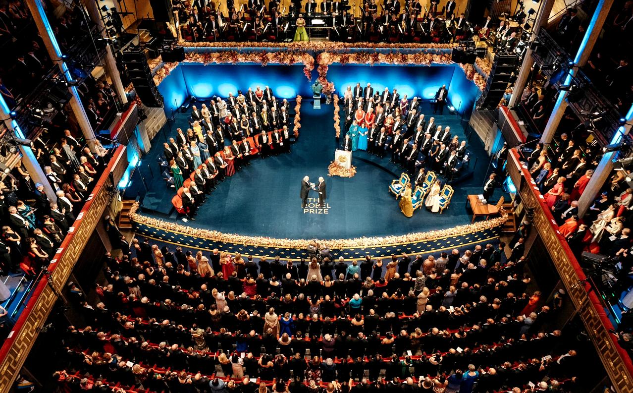 🇸🇪12月10日，王室成员和诺贝尔奖获得者们及其家人们、工作人员们、贵宾们出