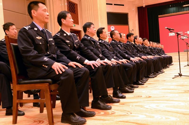 在法院干了2年临时法警能不能转辅警，得看具体情况。
像景德镇市中级人民法院招聘辅