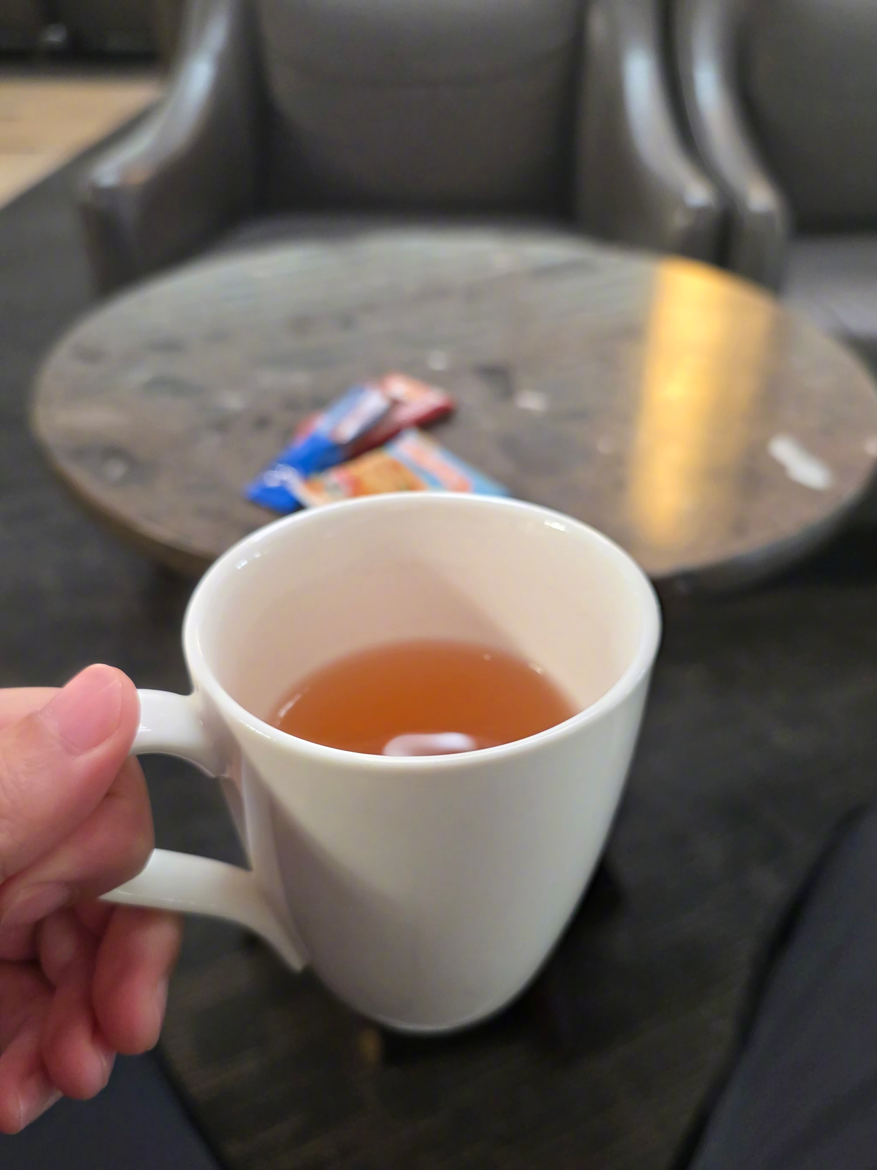 上午北京见客户，这会机场飞广州，晚上广州见客户，明天继续见客户，后天继续见客户，