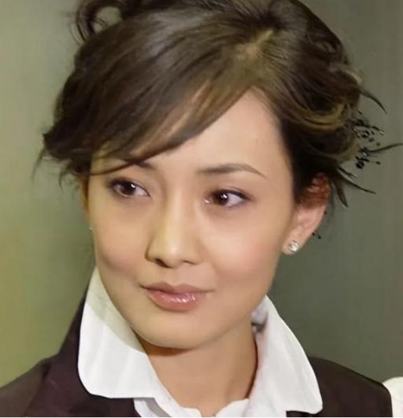2007年，牛莉生下一女，在一次吵架的过程中，她怒气冲冲地问老公刘亚东，你比我大