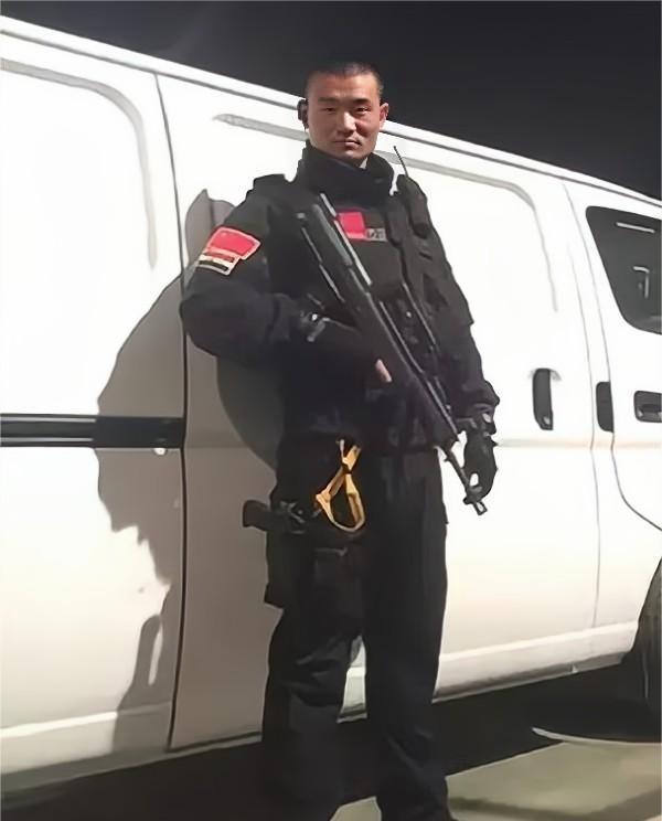 [微风]2012年，陕西一小伙为了上百万薪酬，签下死亡合同，冒险到伊拉克当雇佣兵