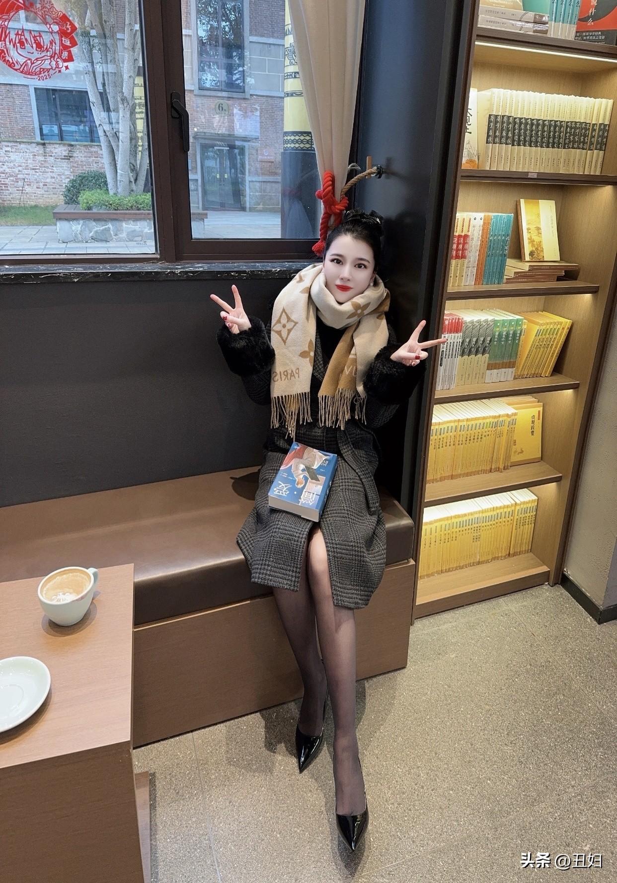 相反，有些人总是欲壑难填，有了房子想换别墅，有了车子想换豪车，永远在追求更多，却