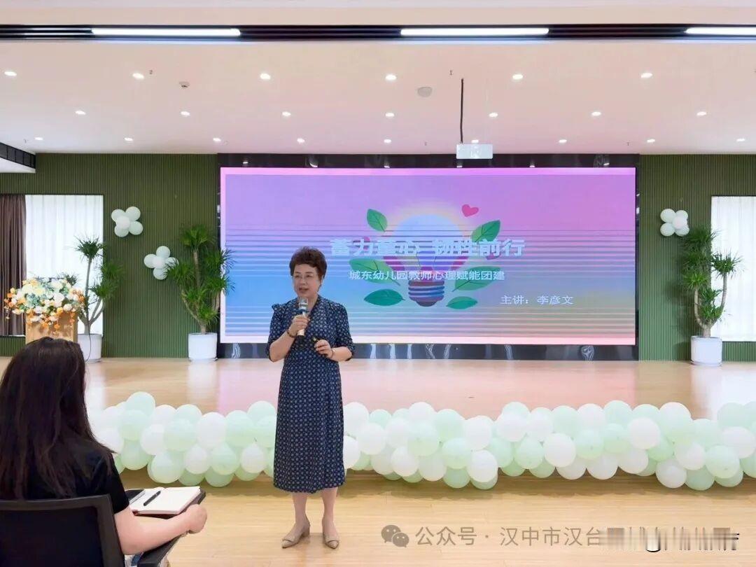活动在主持人温柔的开场中缓缓开启。主持人希望大家敞开心扉，尽情参与接下来的互动与
