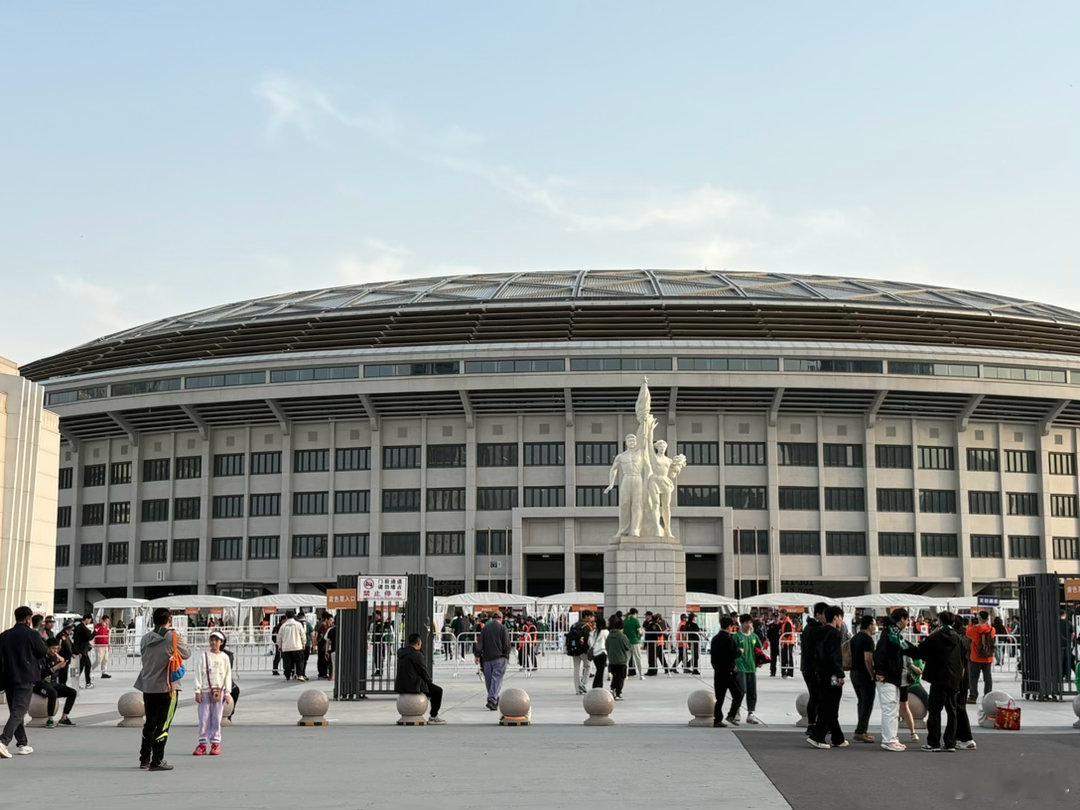 北京国安vs成都蓉城 来了，今年工体现场第一场，希望踢的热闹。 北京·北京工人体