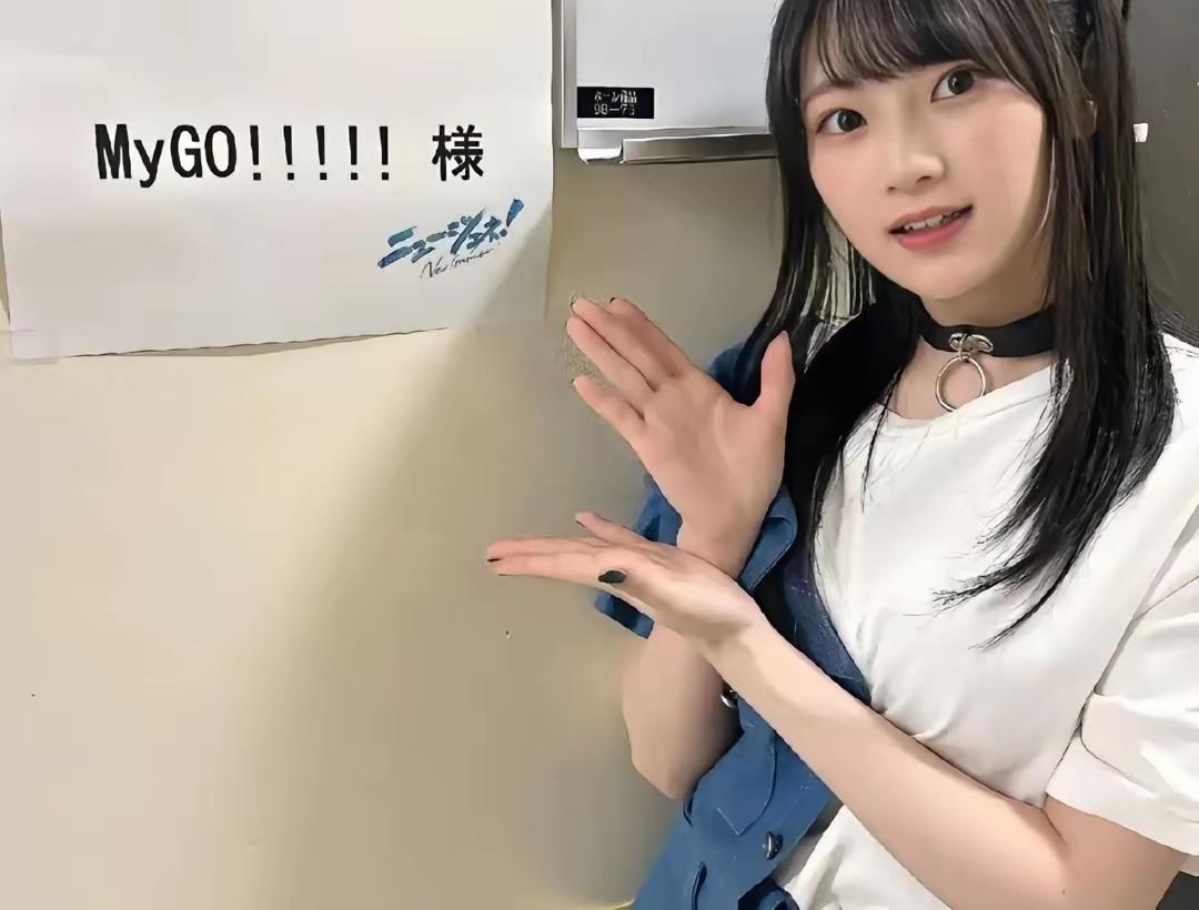快来试试这个超酷的姿势！😎👍 heyup自拍 stayc合照 Mygo新专 