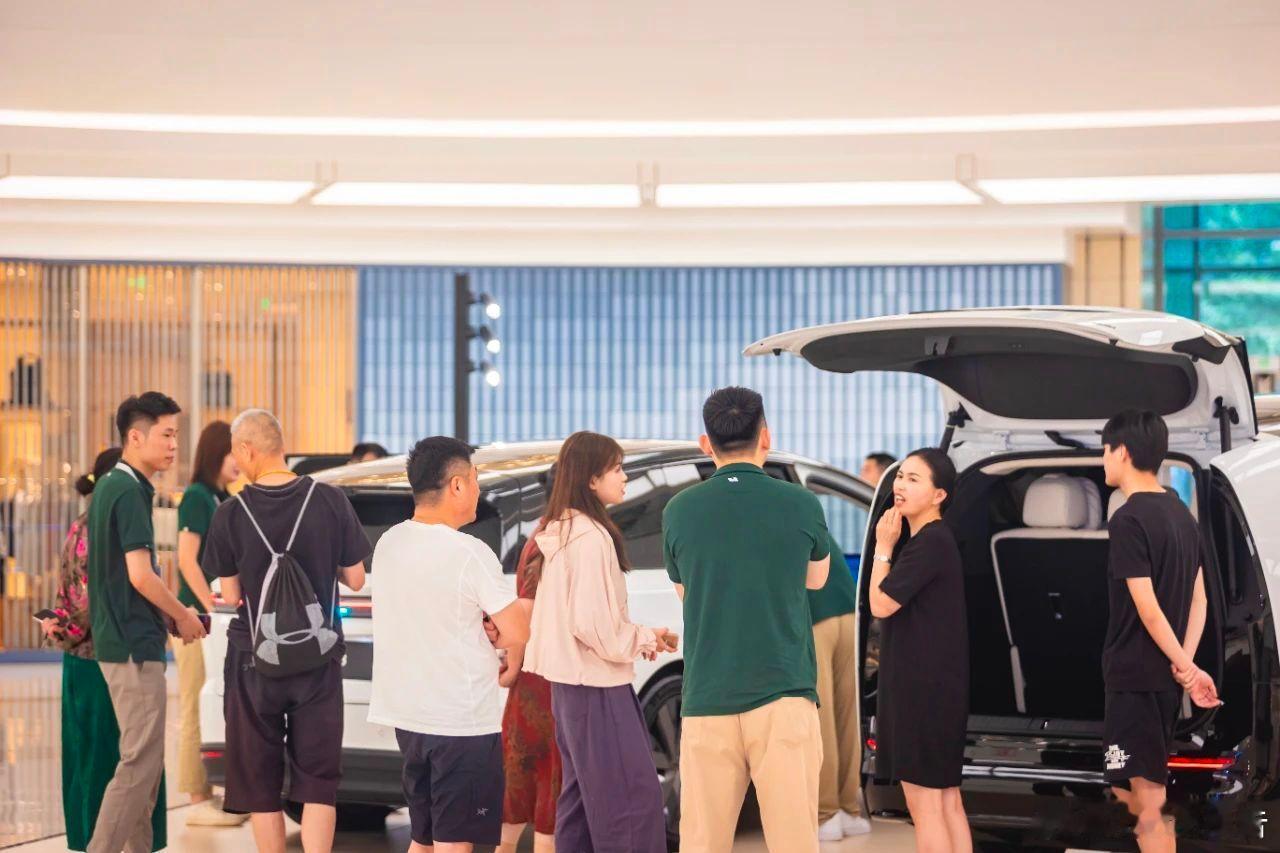 理想i8全国静态体验正式开启7月18日，理想汽车发布，目前全国56个城市，102