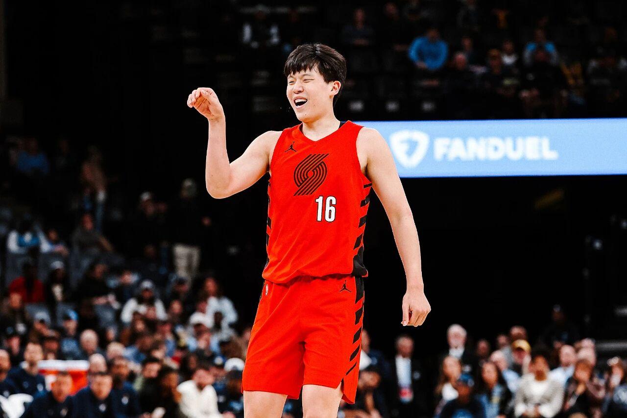 真的是欺人太甚，开拓者竟然只给了杨翰森48秒的出场时间！

在今天开拓者与爵士的