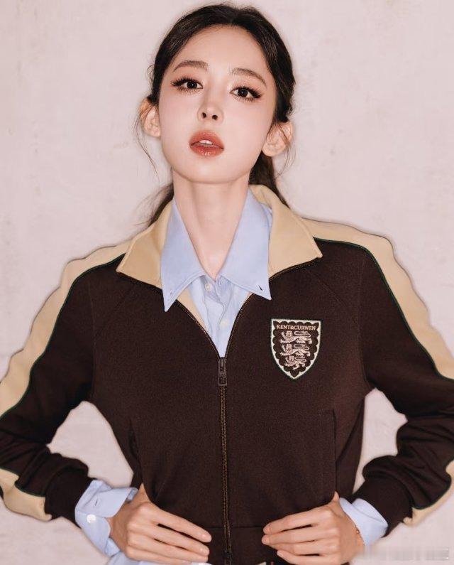 不是....我p图都不敢这么p....  这美的也太夸张了点，怎么能有人这么漂亮