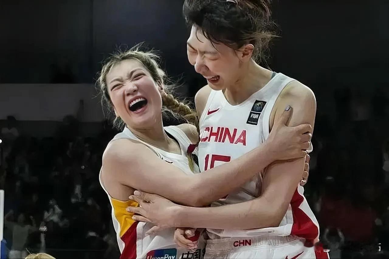 实话实说，中国女篮历史最强阵容，现役二人入选：

控卫——丛学娣
分卫——苗立杰