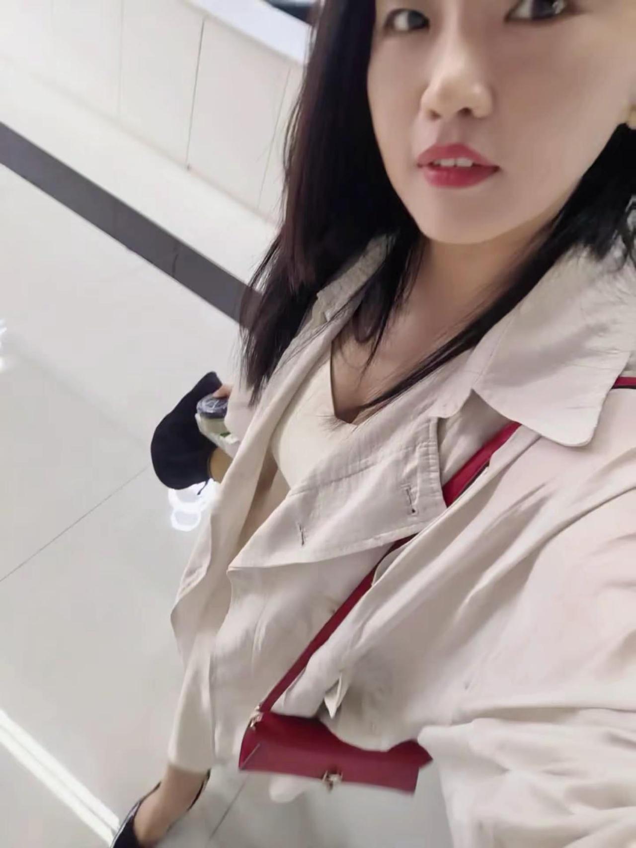 清早起来头发有些凌乱🙃