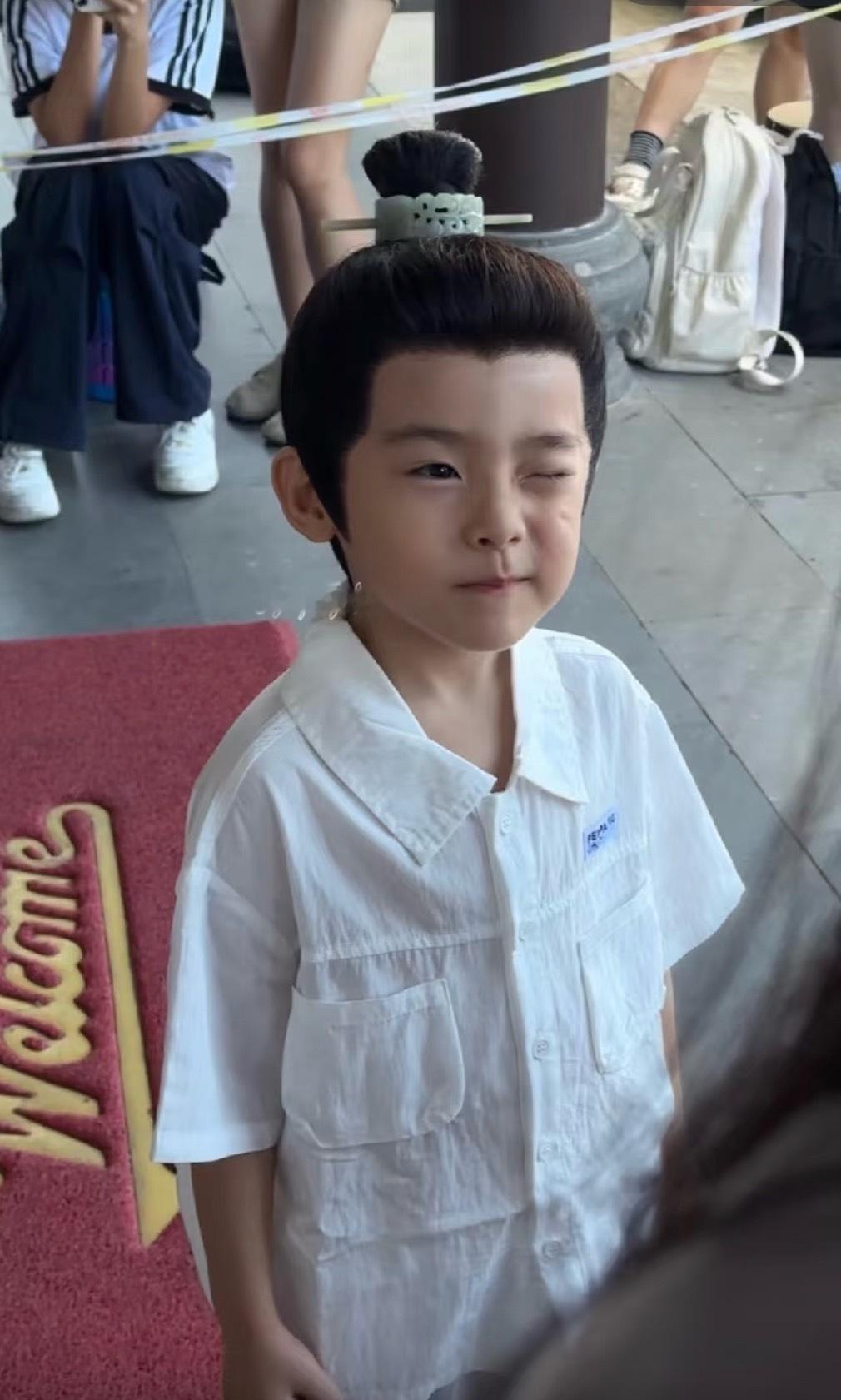 百花杀这个小朋友豪可爱呀 ​​​