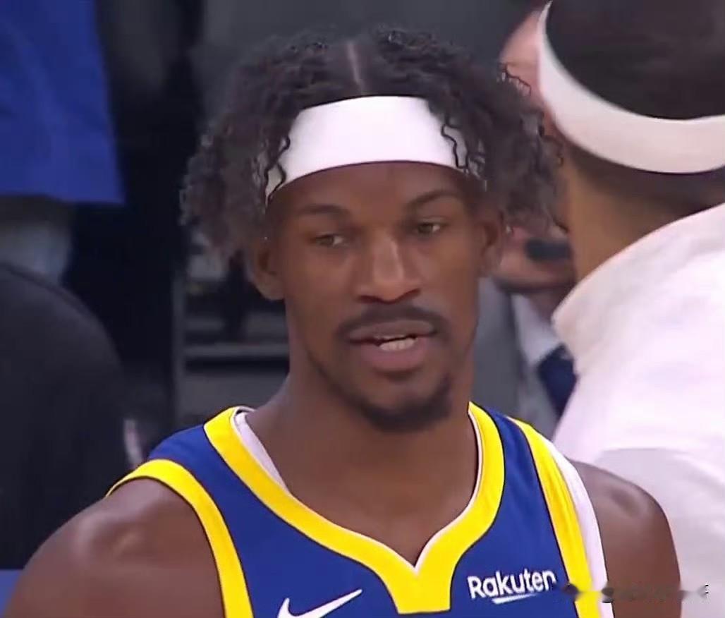 一言难尽啊！！！巴特勒这发型是要多丑有多丑，哪个托尼老师做的？

吉米-巴特勒真