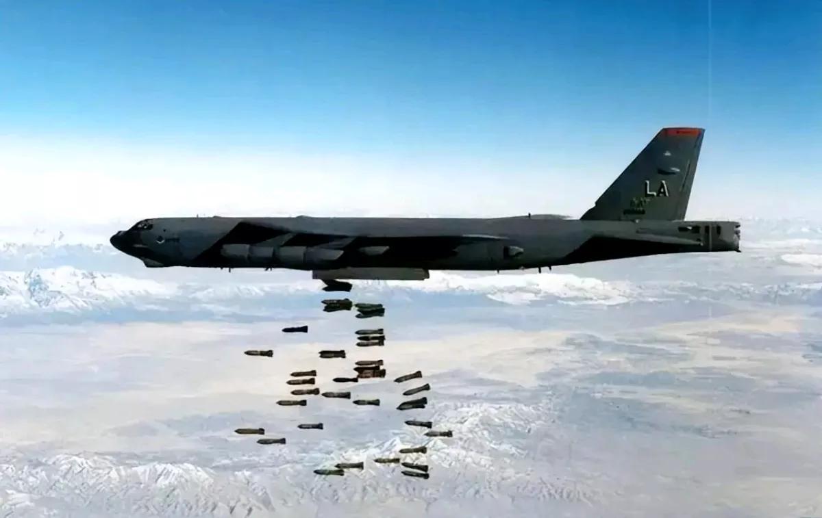 最新消息。

美军空袭委内瑞拉多地。

CNN报道，当地时间3日，委内瑞拉外交部