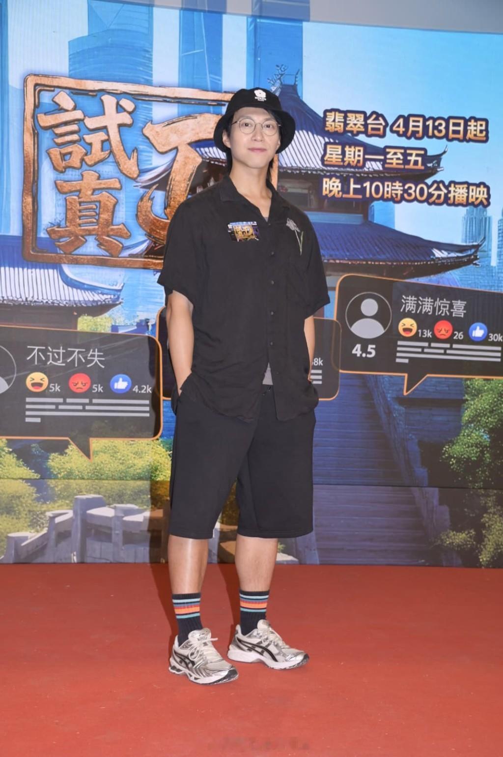 星岛：吴业坤强调仍是TMG一员 年内约满无公司招手 否认妻子有喜吴业坤9日出席综