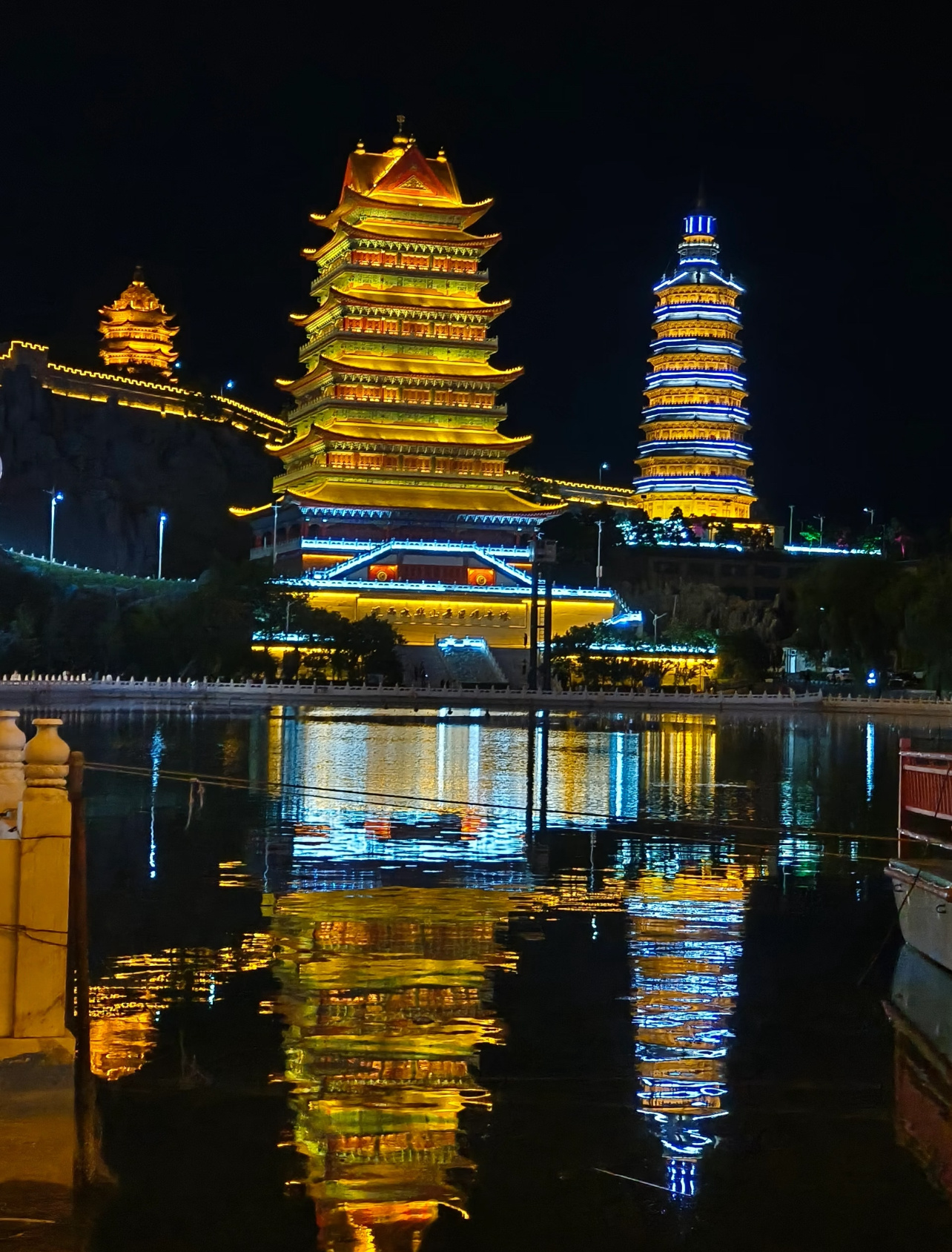 喜欢泰戈尔的一句话，我最后的敬意，要献给那些知道我不完美却依然爱我的人。 ​​​