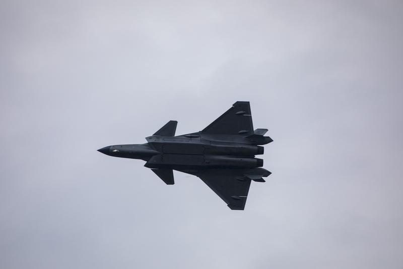 我国歼 - 20“黑衣战神”勇夺五代机王冠，真的太提气了，绝对是全体国人的骄傲！