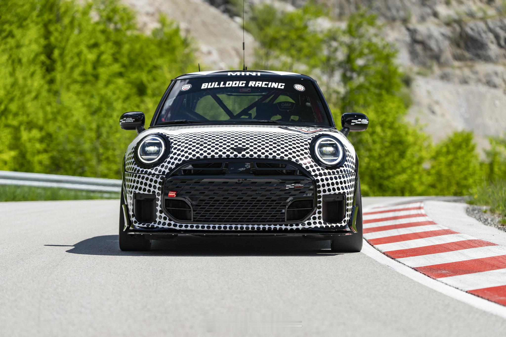 MINI JCW再征纽博格林24H耐力赛 2025年6月21日，卫冕冠军MINI