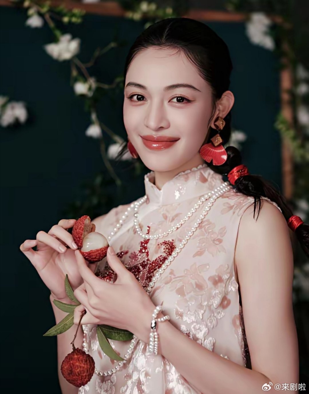 钟楚曦目前还在和陈伟霆拍摄都市剧《爱情慢慢》，但下部电影资源已经基本敲定，现在正