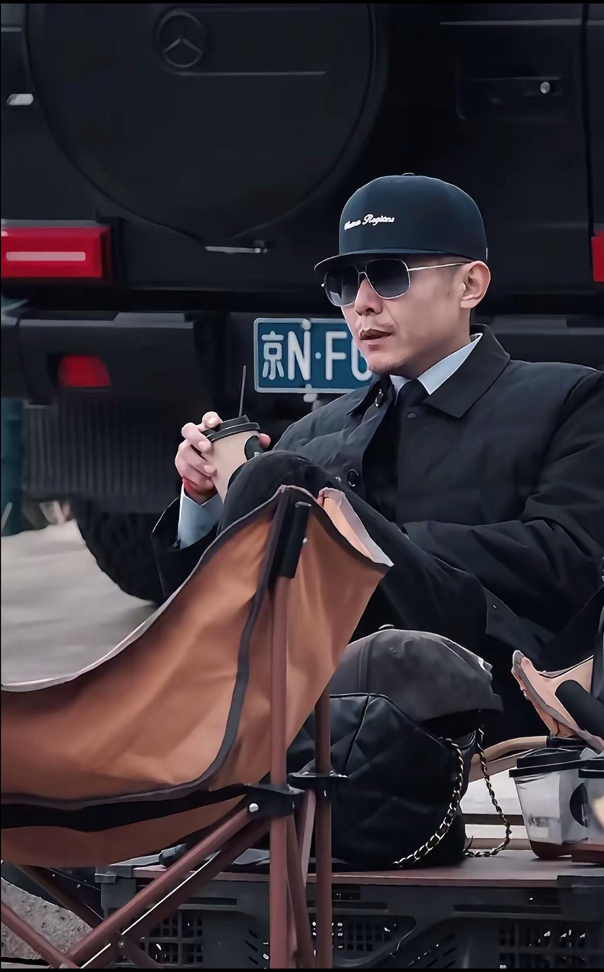 女孩：大冰哥，我最近总忍不住想翻男朋友的手机，他手机从不设密码，也说随便我看，可