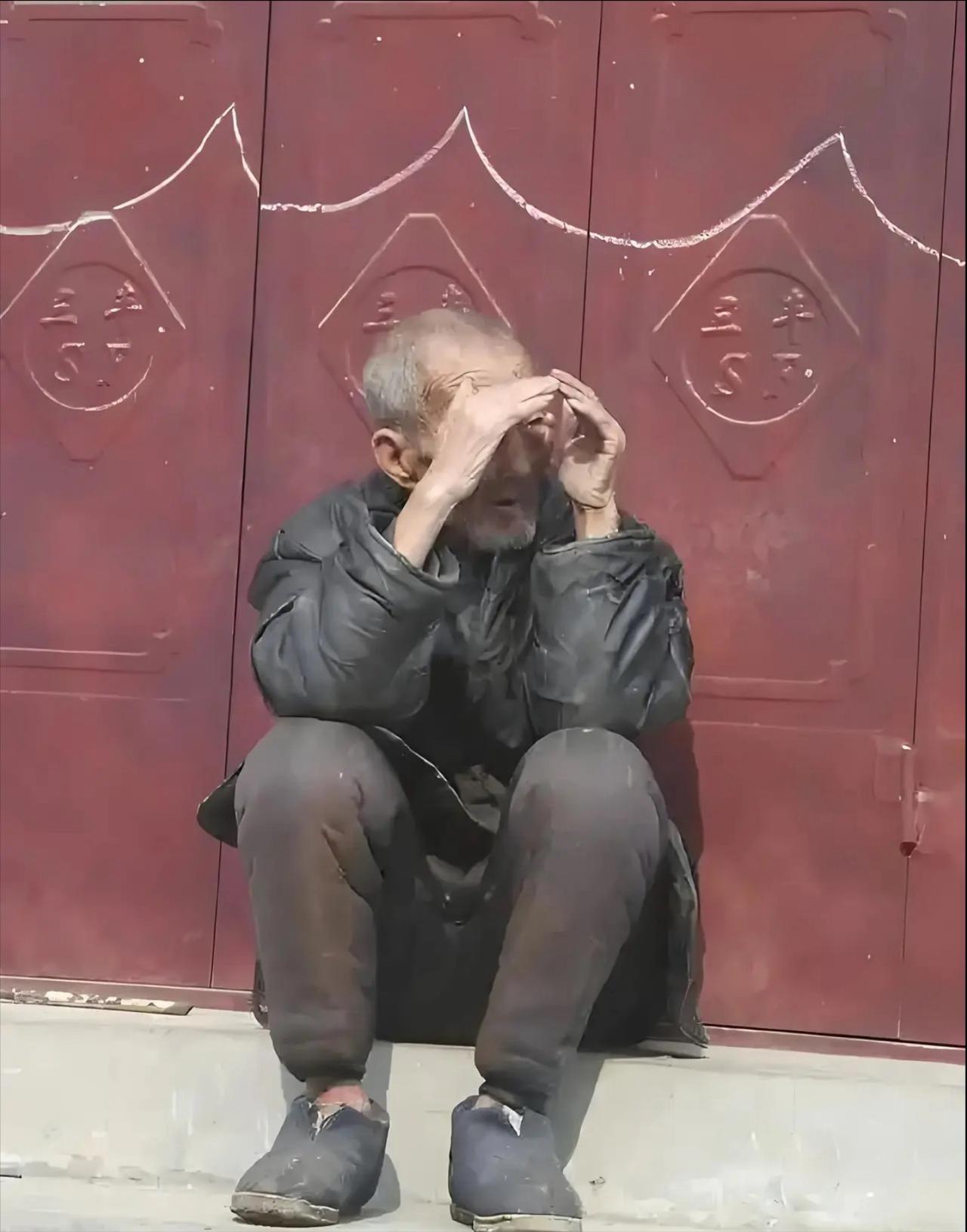 穷老人想活到120岁的原因有四，一是不敢面对死亡的事实，比如老人今年80岁，如果
