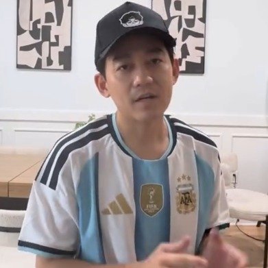 身穿阿根廷球衣，嘴上却喊着西班牙夺冠，苏醒这波操作真是把“反向毒奶”玩到了极致。