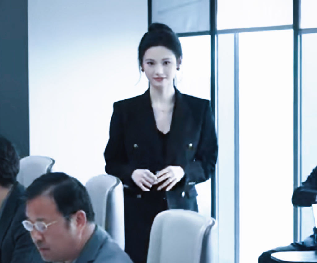 沈羽洁这几步走出豪门感觉了谁懂沈羽洁这几步啊~眼神坚定，身姿挺拔，每一步都踩在豪