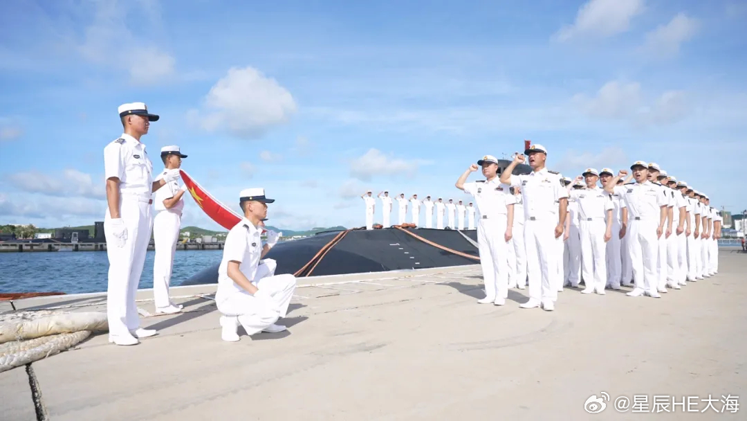 南部战区海军某潜艇支队372艇官兵 ​​​