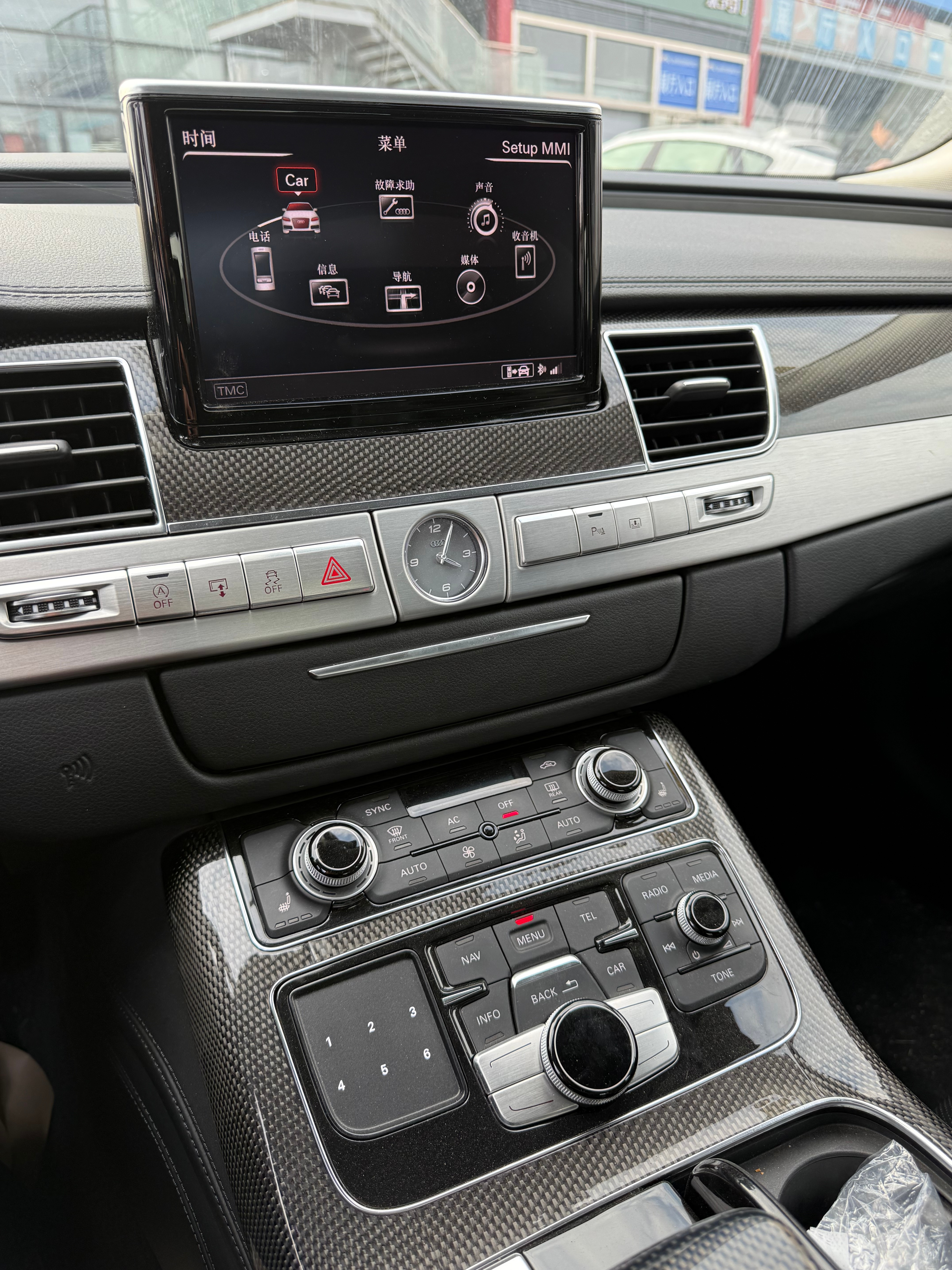 前几天买的 S8 到了银色真好看，挺有质感的就是这样拆盲盒买车还是有风险两根前悬